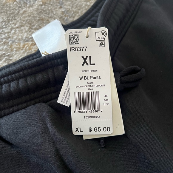 BULK SPECIAL ✨ NEW W TAGS ADIDAS PLUS SZ WINDBREAKER, LEGGINGS, TANK & SWEATPANT - Picture 10 of 13